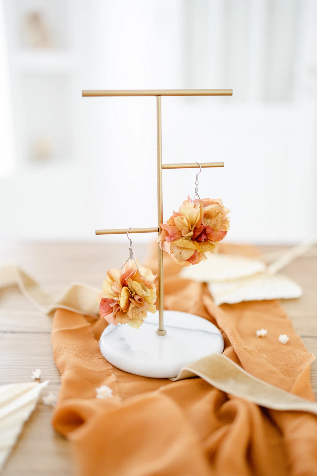 plante d'intérieur vase composition florale beige marron